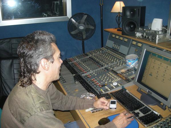 Jose Maria Cortina como arreglista, productor, programador y teclados. A HEAVEN'S KISS BAND